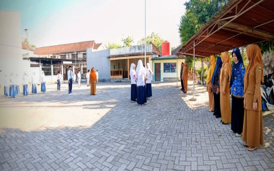 Jadikan Disiplin Kunci Sukses OSN dan HSN 2025: Pesan Pembina Upacara di Nurul Khalil